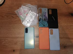 Samsung galaxy s20FE (1 foto / 2)