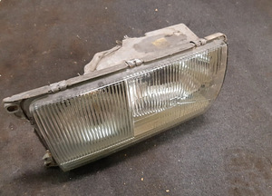 Фара Mерседес w123 (2 фото из 6)
