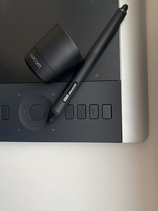 Wacom Intuos Pro M (3 фото из 3)