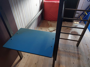 Kõrge voodi, nari, ronimisvoodi kirjutuslaua ja tahvliga (3 foto / 8)