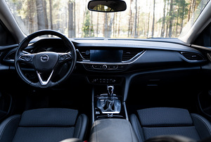 Opel Insignia Grand Sport 1.5d 90kw (8 foto / 11)