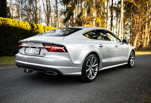 Audi A7 FaceLift S-Line (7 foto / 14)