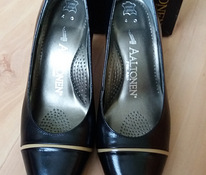 Новые кожаные туфли бренда "Aaltonen".Размер № 37.
