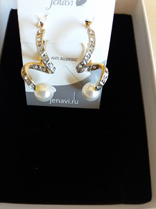 Disainerkõrvarõngad Jenavi kaubamärgilt Swarovski kristallidega.