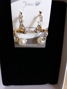 Дизайнерские серьги бренда "Jenavi" со стразами Swarovski. (7 фото из 10)