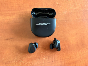 Bose QuietComfort Ultra Earbuds (2nd Gen) mustad (2 foto / 2)