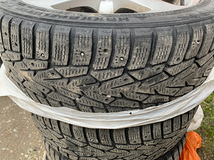Шипованные шины Nokian 225/45 R17 на литых дисках (SAAB) + з (8 фото из 10)