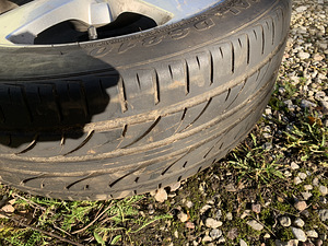 Шипованные шины Nokian 225/45 R17 на литых дисках (SAAB) + з (10 фото из 10)