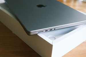 Macbook Pro M2 Pro (2023) 1TB SSD Laptop (3 foto / 4)