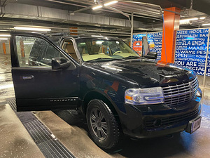 Lincoln Navigator 5.4 224kW Bensiin+LPG (2 foto / 10)