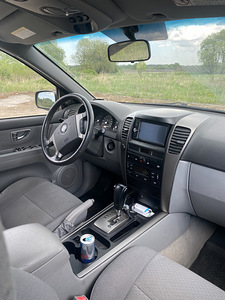 KIA Sorento 2.5l (7 foto / 9)