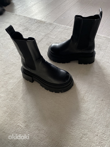 Продаю женские сапоги sportmax