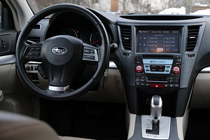 Subaru Outback (11 фото из 14)