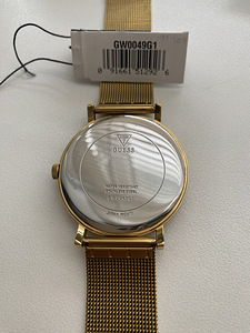 Часы Guess (3 фото из 4)
