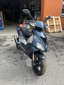 Aprilia SR 50 R (5 foto / 6)