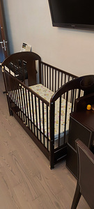 Кроватка детская с маятником на колёсиках б/у(снимаются)