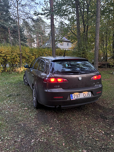 Alfa Romeo 159 1.9 дизель (8 фото из 8)
