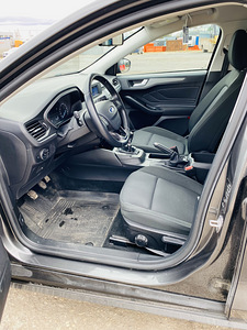 Ford Focus Universaal (11 foto / 12)