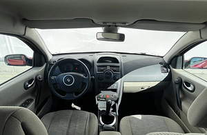 Renault Megane (7 foto / 8)