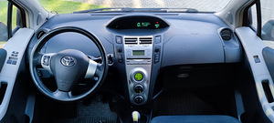 Üürile anda Toyota Yaris (5 foto / 5)
