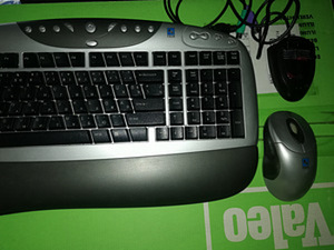 Беспроводная клавиатура и миш Logitech (2 фото из 3)
