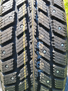 Roadstone 225/70R 15C - 2tk (uued) (3 foto / 3)
