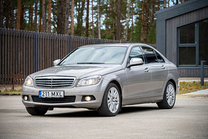 Mercedes-Benz C 180 (1 foto / 4)