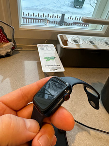 Apple Watch Series 6 Cellular + GPS (2 foto / 5)