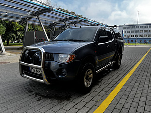 Mitsubishi l200 (4 foto / 6)