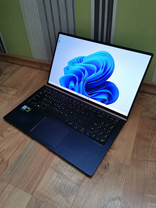 Asus Zenbook UX533FD i7 GTX 1050 16GB 500GB 1,6kg (1 foto / 3)