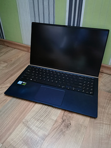 Asus Zenbook UX533FD i7 GTX 1050 16GB 500GB 1,6kg (2 foto / 3)
