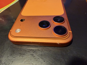 iPhone 17 Pro Max, Orange, 256Gb, tagumine klaas katki (5 foto / 5)
