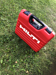 Hilti naelapüssi kohver + 6 koormarihma 4000kg - kokku 40€ (1 foto / 4)