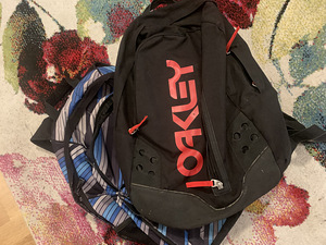 Seljakotid Fox / Oakley kokku 15€ post hinnas! (4 foto / 4)