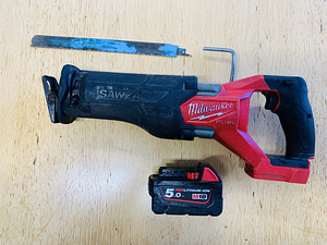 Milwaukee M18 FSZ - tiigersaag + aku ! (3 foto / 8)