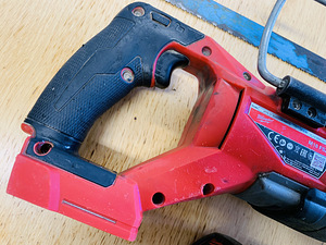 Milwaukee M18 FSZ - tiigersaag + aku ! (5 foto / 8)
