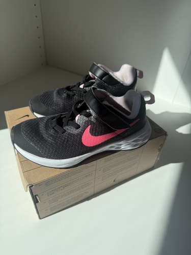Кроссовки Nike 28,5