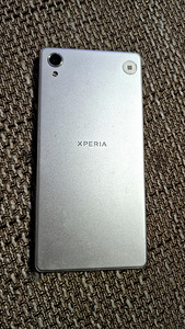 Sony Xperia X F5121 (2 foto / 4)