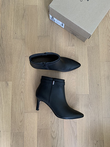 Uued Clarks k/s saapad 39