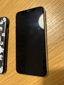 iPhone 11 pro 256gb + kaks Karl korpust (2 foto / 5)