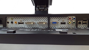 Dell UltraSharp U3011 30" IPS 2560 x 1440 WQHD (2 foto / 5)