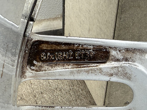 Audi 18” veljed suverehvidega (7 foto / 7)