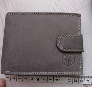 Новый кошелек, кожа (3 фото из 5)