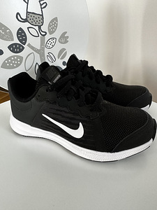 Nike Uus suurus 30, sisetald 18,5 cm. (2 foto / 6)
