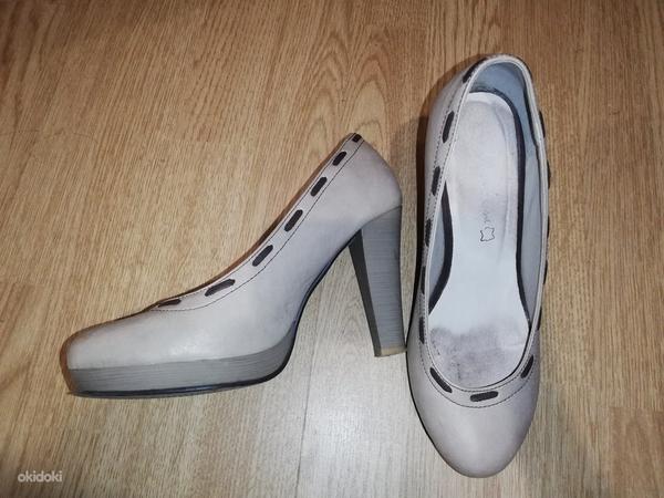 Женские туфли на каблуке, размер 38 (фото #1)