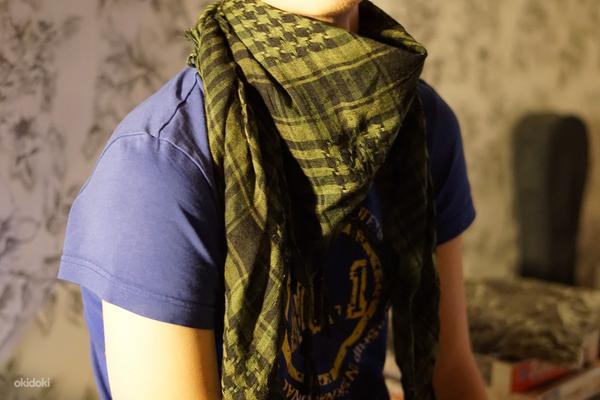 Зеленый камуфляжный шарф (фото #1)