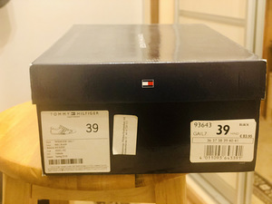 Hilfiger (3 foto / 3)