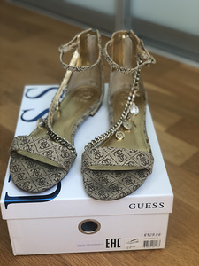 Guess (2 foto / 3)