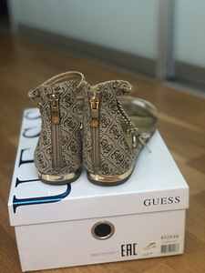 Guess (3 foto / 3)