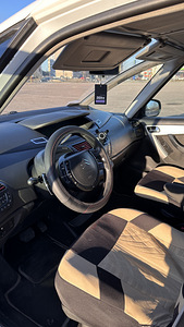 Citroen C4 Picasso 1.6 9HZ 80kW (7 foto / 13)